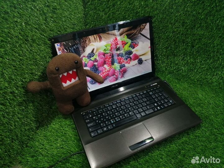 Большой 17 дюймовый мощный ноутбук asus