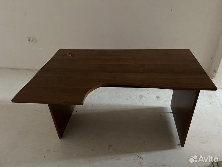 Офисные столы