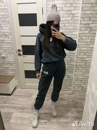 Спортивный костюм женский