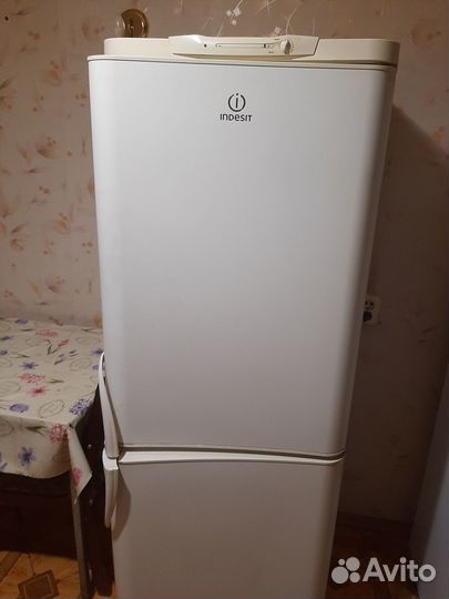 Холодильник Indesit