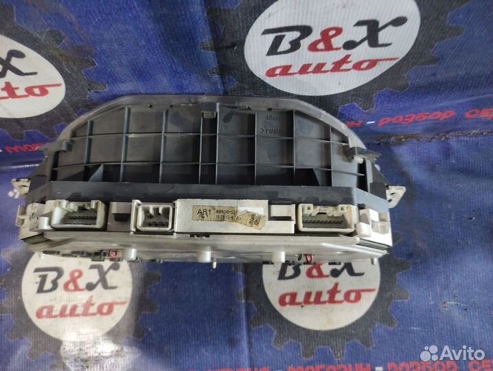 Щиток приборов Toyota Vitz