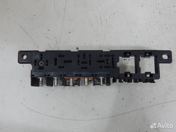 Блок предохранителей, реле Volkswagen Passat B5