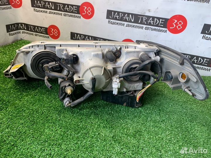 Фара правая Toyota Mark Ii JZX100 1JZ-GTE 09.1996