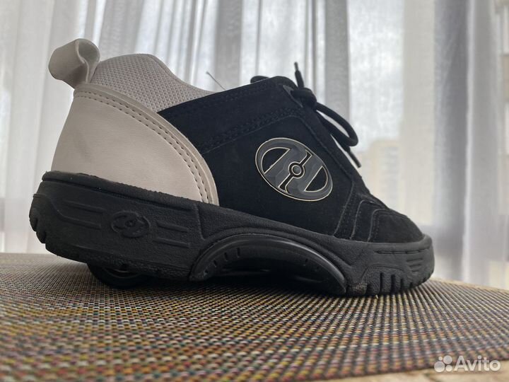 Кроссовки на роликах heelys