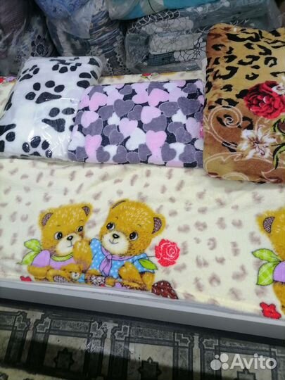 Пледы и покрывало