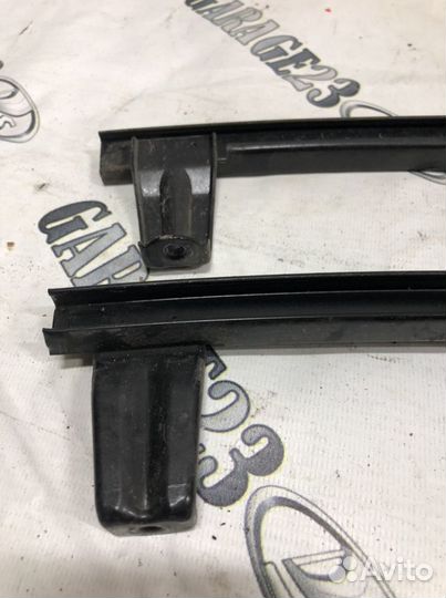 Направляющая стекла двери Lexus Rx300 MCU15 1MZ-FE