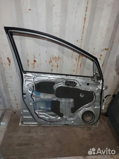 Дверь передняя левая Toyota Prius 2 NHW20