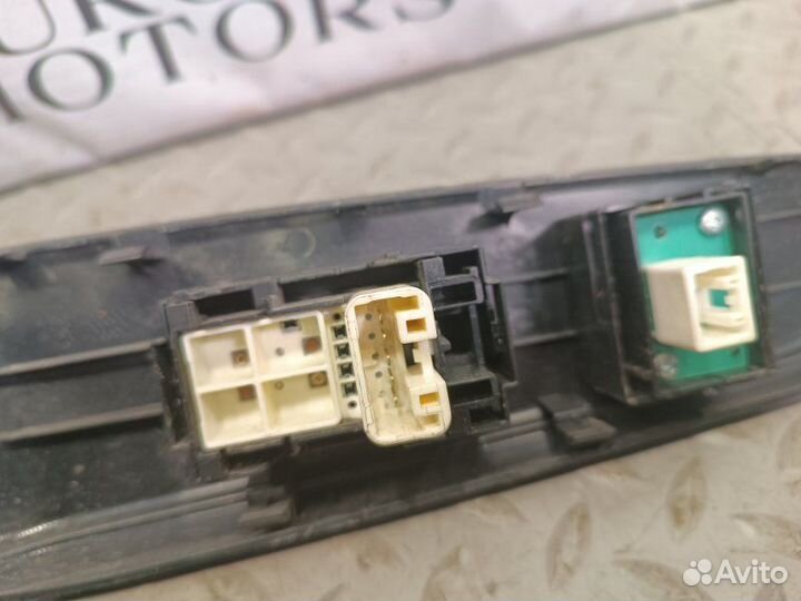 Блок управления стеклоподъемниками передний правый