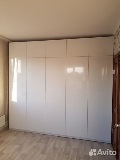 Шкаф двухстворчатый