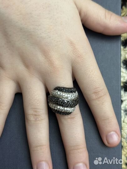 Серебряное кольцо с камнем 18 размер