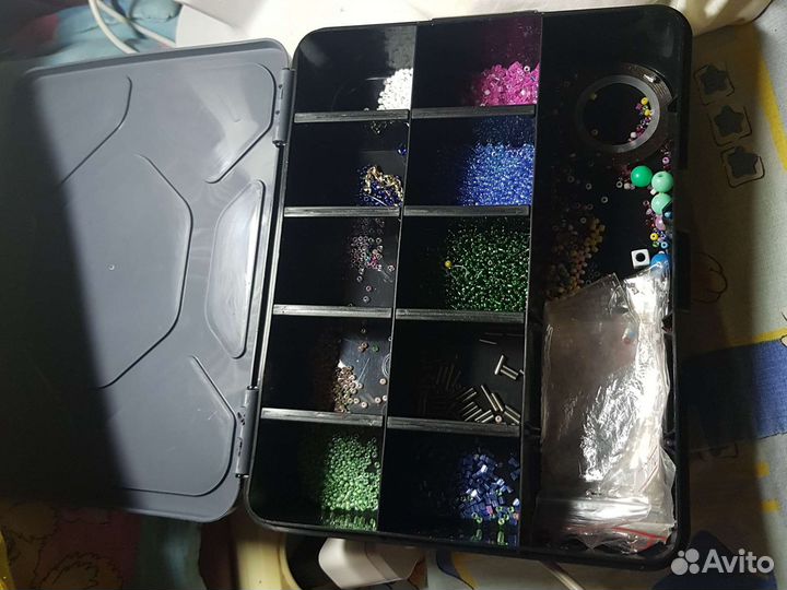 Продаю бисер с контейнерами