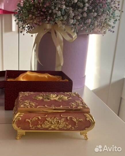 Изящная шкатулка