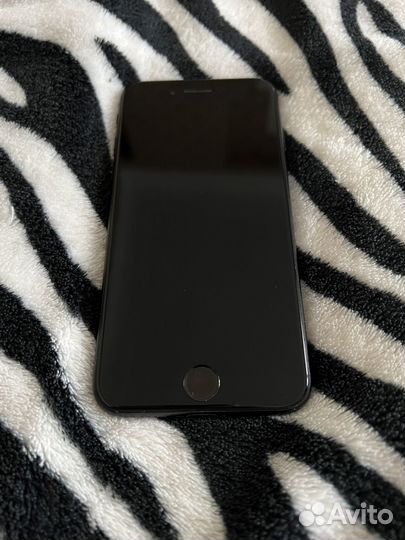 iPhone SE, 64 ГБ