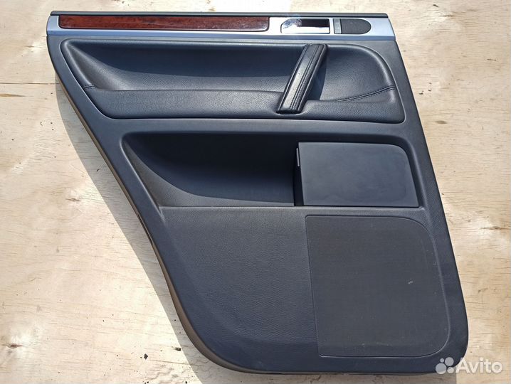 Обшивка задней двери Volkswagen Touareg 7L