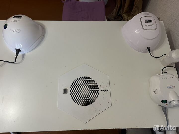 Маникюрный стол с вытяжкой