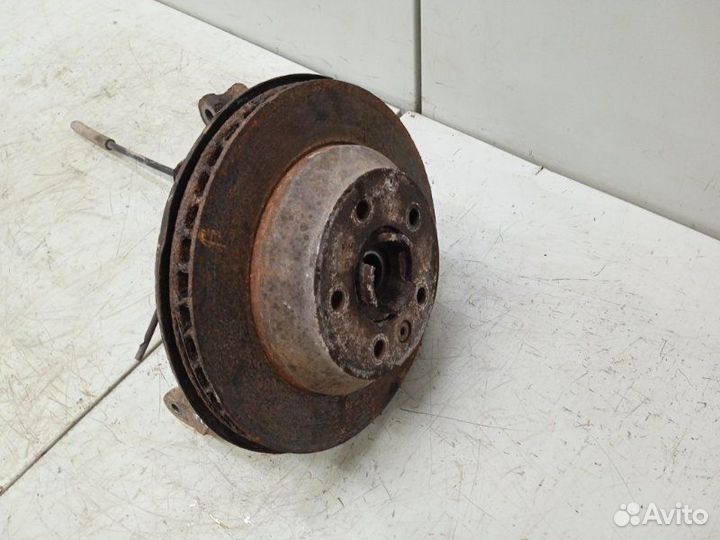 Кулак поворотный задний правый Volkswagen Touareg