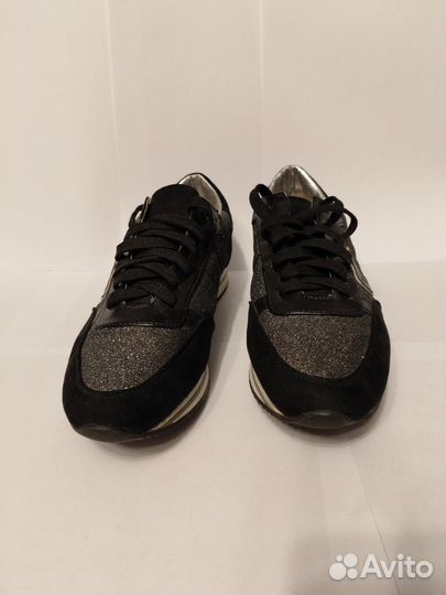 Кроссовки женские