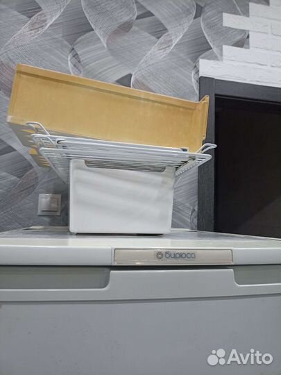 Старый холодильник на запчасти