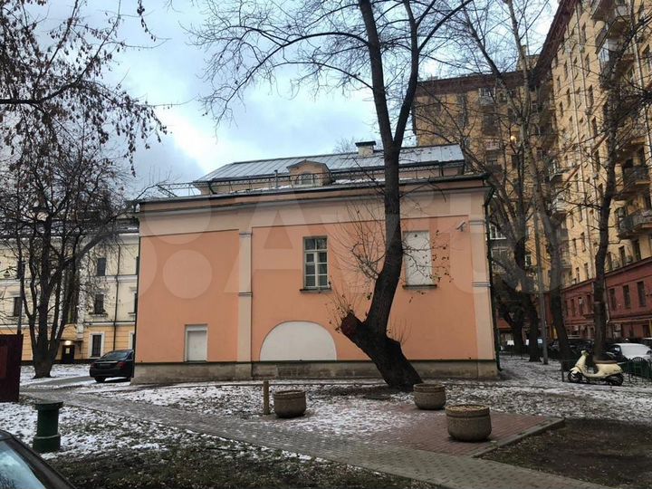 Здание, 588.3 м²