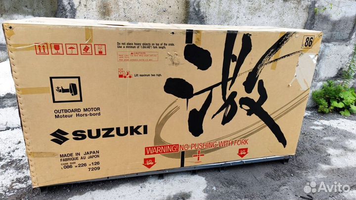Мотор лодочный Suzuki DF325ATX белый, в наличии