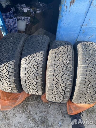 Bridgestone Blizzak Spike-02 SUV 235/55 R19