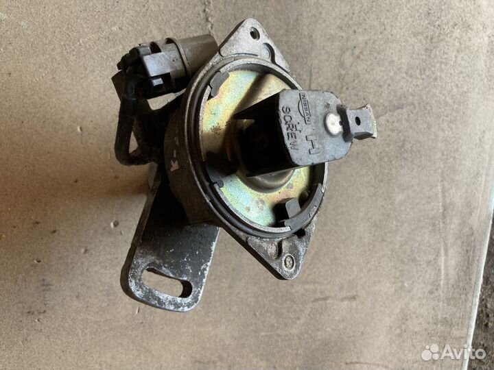 Трамблер Nissan Прерия 2.4