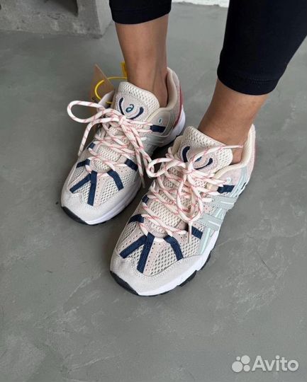 Кроссовки женские asics