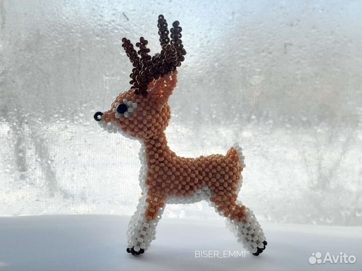 Олень из бисера