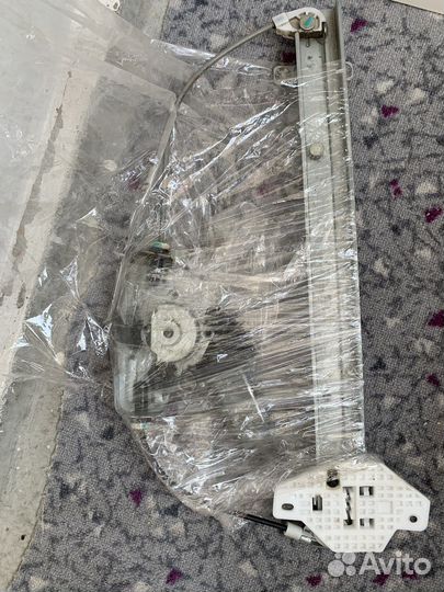 Задний стеклоподъемник (правый) Solaris 2010-2017