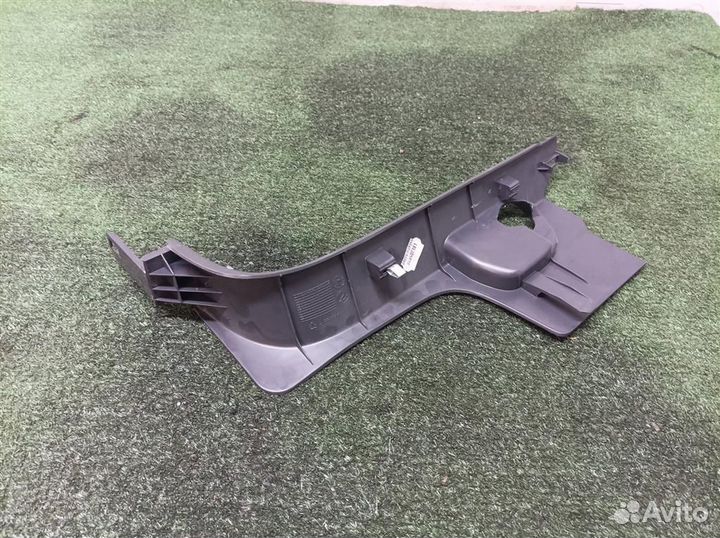 Накладка порога (внутренняя) передняя правая VW T