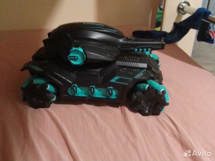 Танк на радио управлении есть браслет