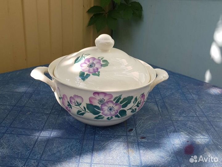 Супник с крышкой