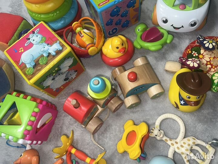 Развивающие игрушки для малышей пакетом