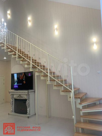 Коттедж 302 м² на участке 12 сот.