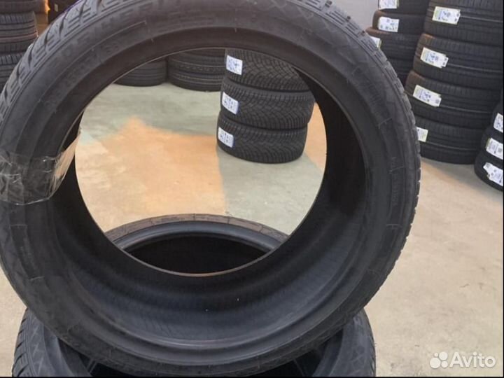 Windforce Snowblazer UHP 205/45 R17 88V