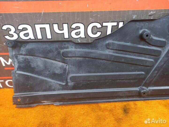 Защита днища кузова левая Mercedes-Benz C-Class