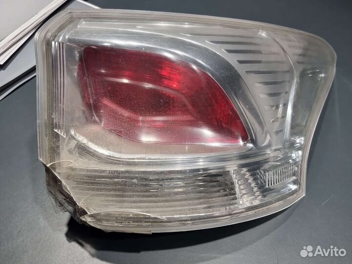 Задний фонарь правый Mitsubishi outlander 3