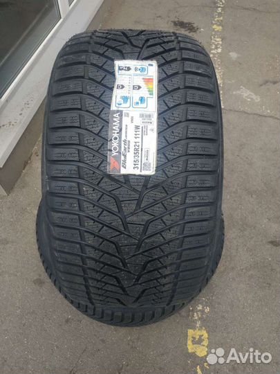 Yokohama BluEarth Winter V905 315/35 R21