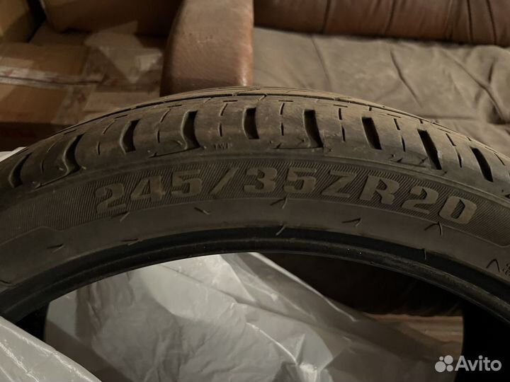 Royal Black Royal Performance 245/35 R20 и 275/30 R20 97W