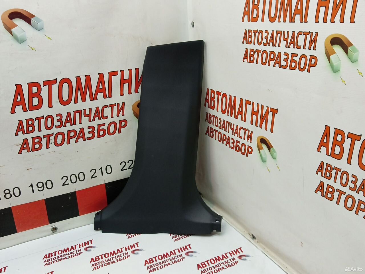 Обшивка центральной стойки правая Тойота Камри 70