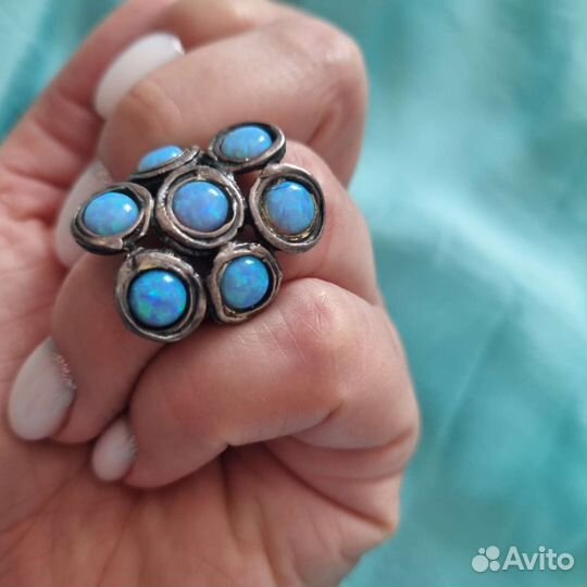 Серебряное кольцо с опалами Deno