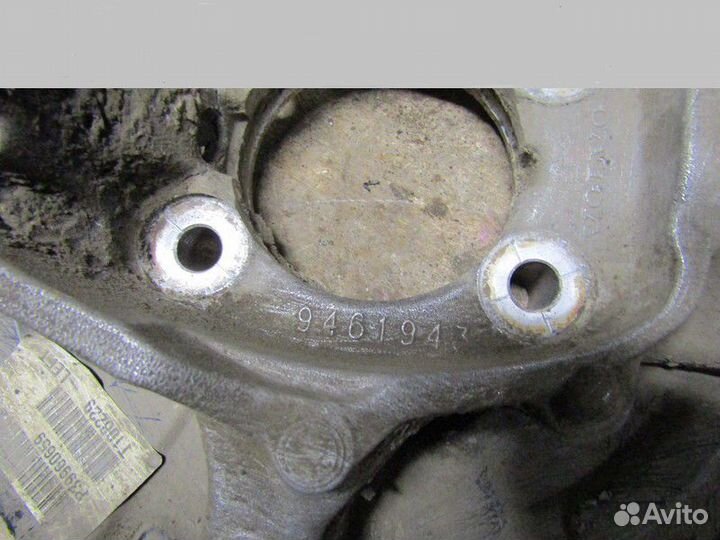 Кулак поворотный передний левый S60 2000-2009