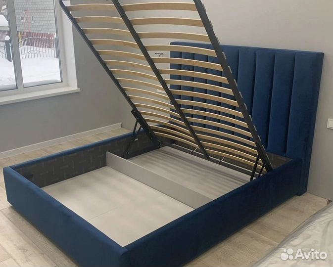 Кровать и новый матрас