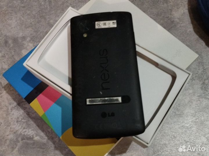 Телефон LG Nexus 5