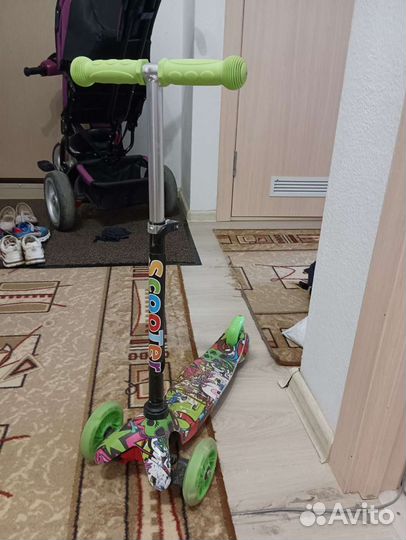 Самокат трехколесный