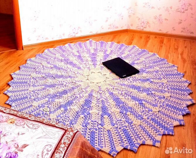 Ковер новый круглый