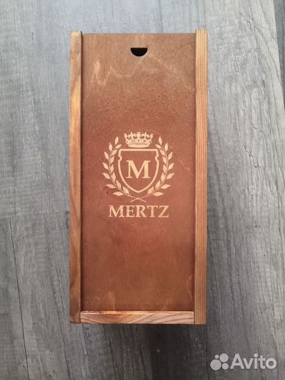 Пустая бутылка в упаковке