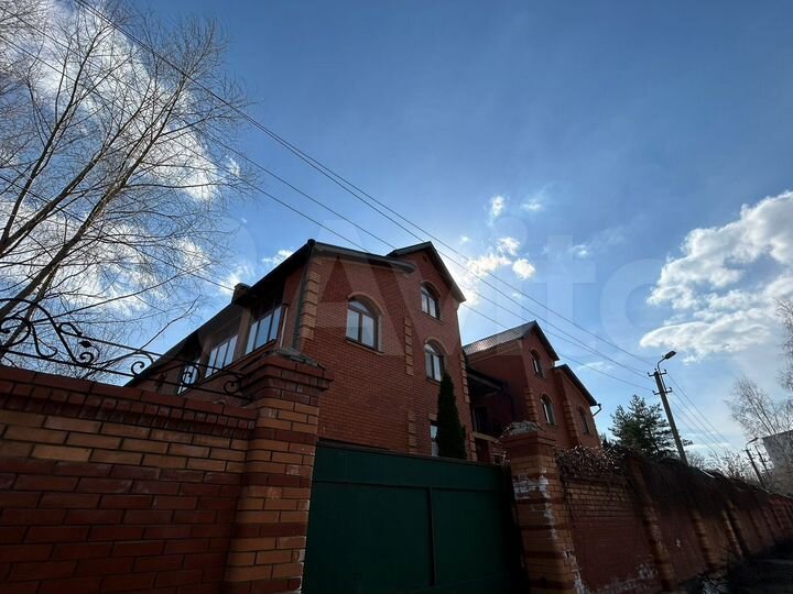 Коттедж 901 м² на участке 32 сот.