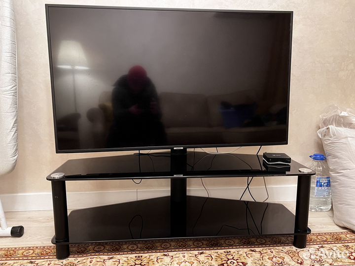 Стеклянная тумба под тв