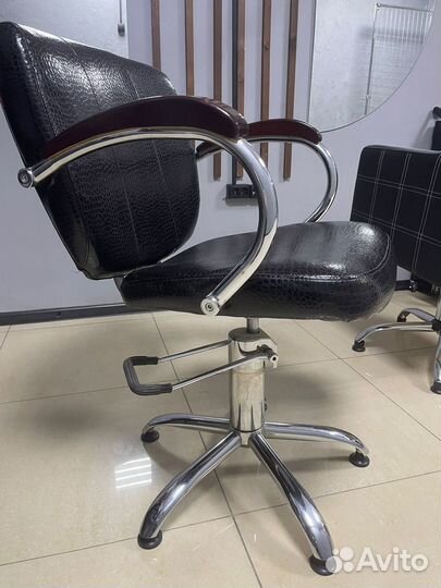 Парикмахерское кресло